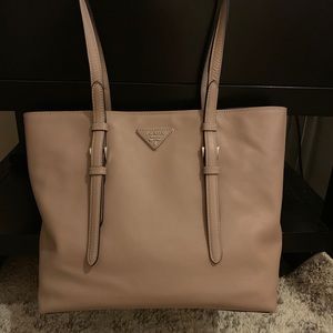 Prada handbag 📍SOLD📍